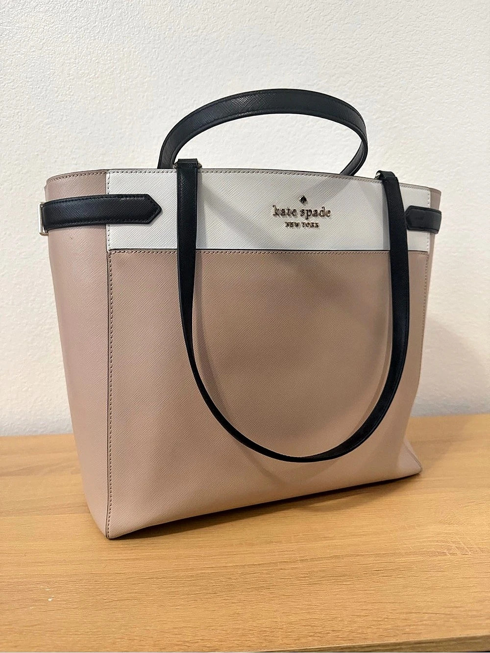 kate spade new york Two-Tone Tote in Beige & White